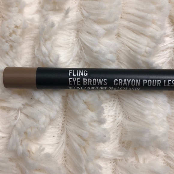Mac Fling Brow Pencil Mac Fling Brow Pencil